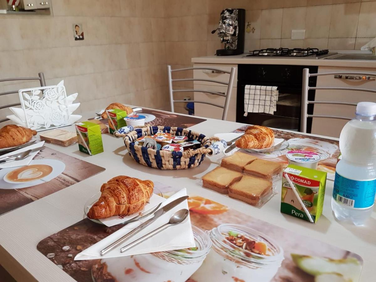 B&B A Casa Di Amici Касерта Екстериор снимка