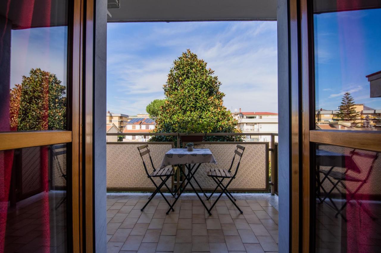 B&B A Casa Di Amici Касерта Екстериор снимка